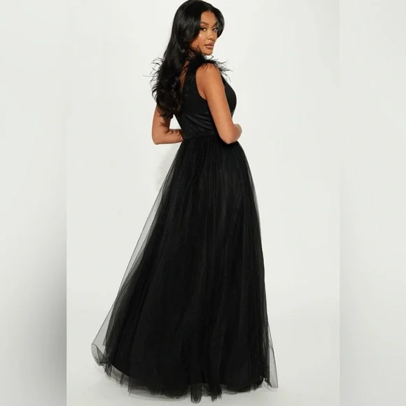 Chic Black Feather-Trim Maxi Dress - Picture 5 of 6